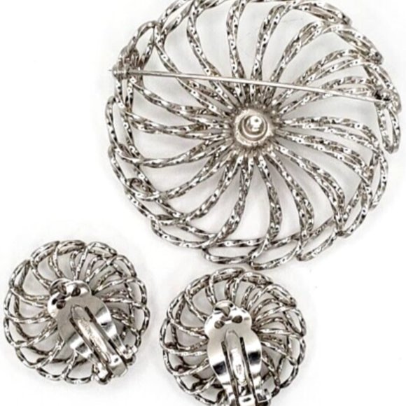 Vintage 1970s Whiting & Davis Silver Tone Pinwheel Brooch & Clip On Earring Set - Picture 2 of 3
